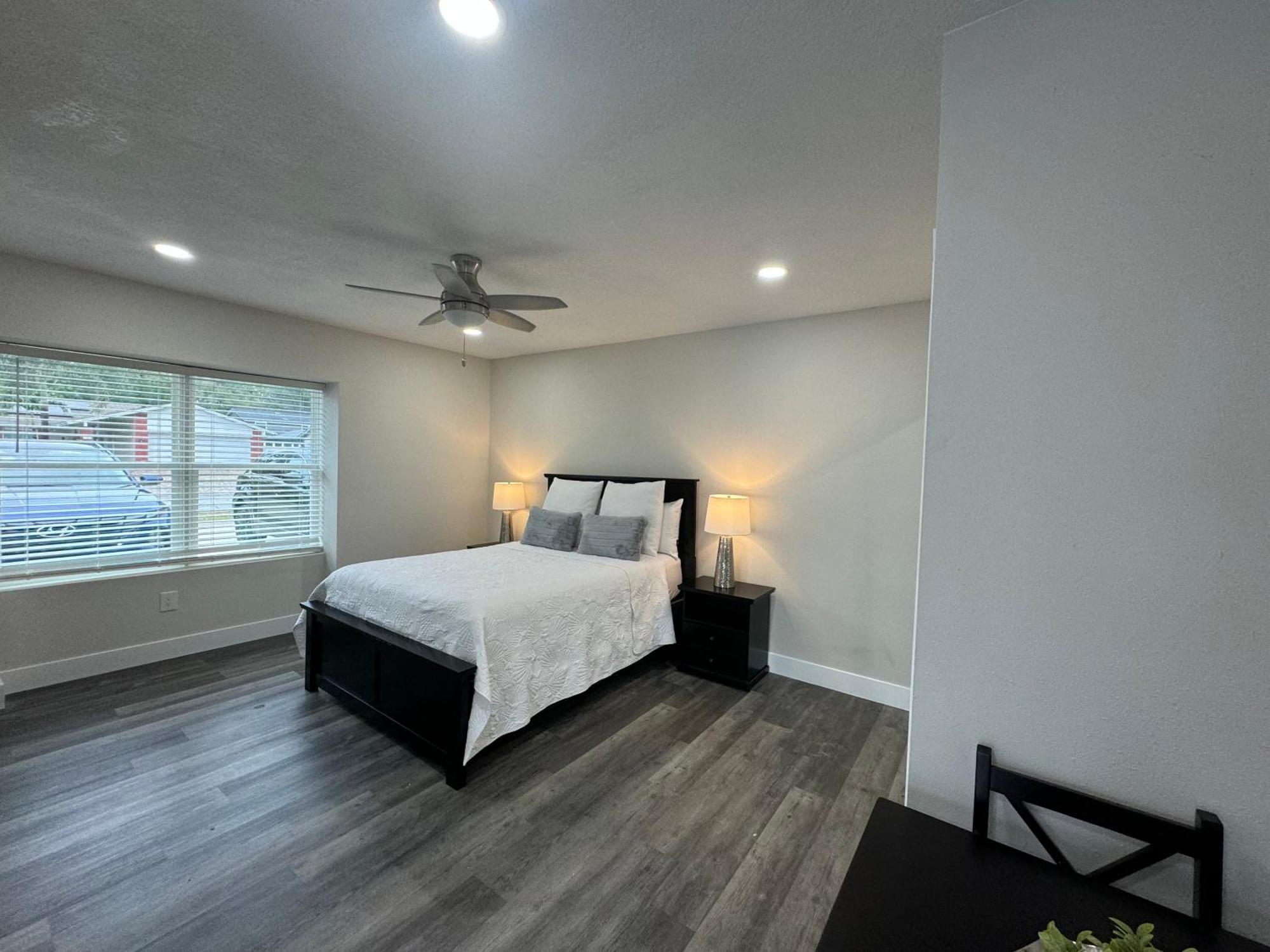 Deluxe Apartment Whit Laundry Тампа Екстериор снимка